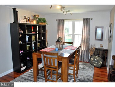 247 Bainbridge Cir, Reading, PA 19608 - photo 4