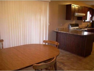 145 Jerilis Dr, Springfield, MA 01119 - photo 3