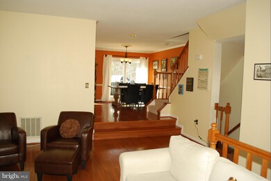 7206 Squirrel Run Ct, Springfield, VA 22152 - photo 6