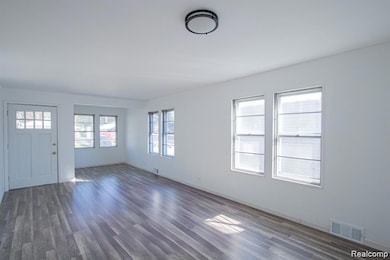 23930 Elmira St, Saint Clair Shores, MI 48082 - photo 5