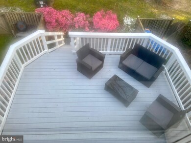 8677 Bent Arrow Ct, Springfield, VA 22153 - photo 3