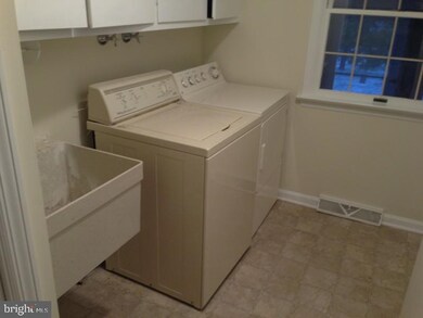 331 E Cedar St, New Holland, PA 17557 - photo 7