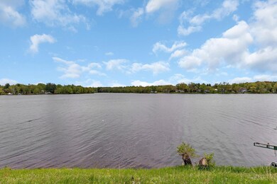 133 feet of Lakeshore!