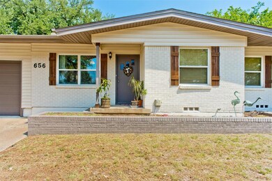 656 Willow St, Hurst, TX 76053 - photo 2