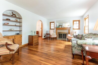 130 E Schreyer Place, Columbus, OH 43214 - photo 2