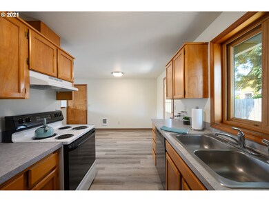 510 S Chehalem St, Newberg, OR 97132 - photo 6