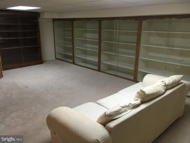 469 W Caracas Ave, Hershey, PA 17033 - photo 6