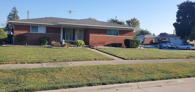 11357 Geoffry Dr, Warren, MI 48093 - photo 2