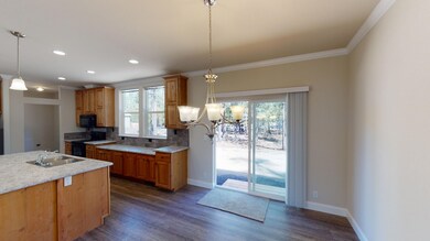 Dining Area w/Slider
