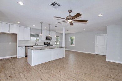 Kitchen & Dining
