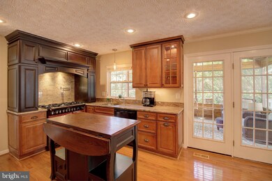 8807 Country Oak Dr, Odenton, MD 21113 - photo 2