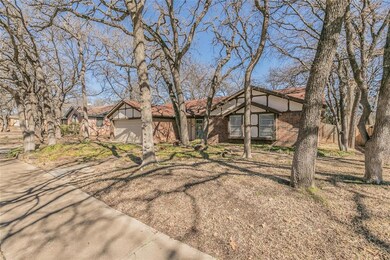 2924 Ridgewood Dr, Hurst, TX 76054 - photo 2