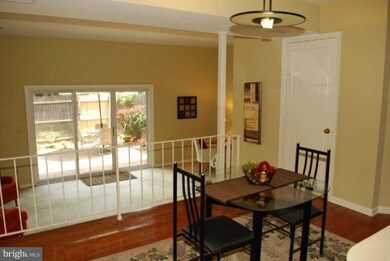 8368 Forrester Blvd unit 476, Springfield, VA 22152 - photo 2