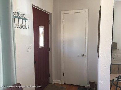 2317 Barstow Foyer