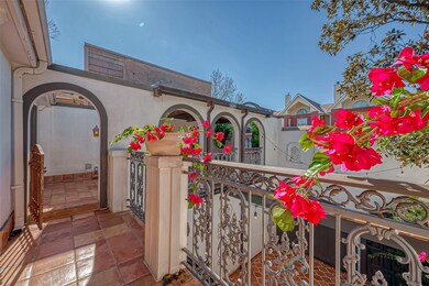 3619 Yupon St, Houston, TX 77006 - photo 2