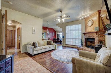 612 Loyd Ln, Moore, OK 73160 - photo 5