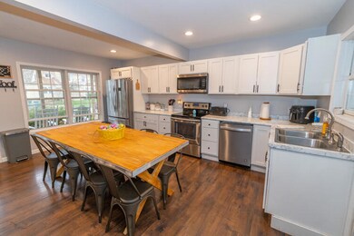 6520 Pipestone St EC Kitchen