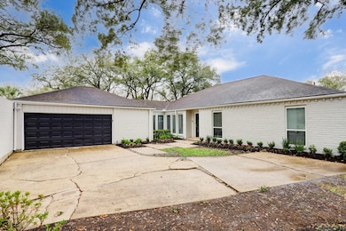 10334 Lynbrook Hollow St, Houston, TX 77042 - photo 2