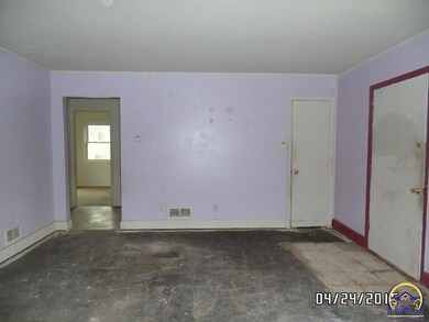 1404 SW 37th St, Topeka, KS 66611 - photo 3