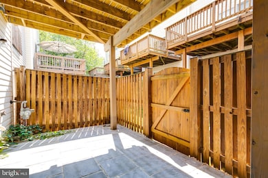 43739 Clear Lake Square, Ashburn, VA 20147 - photo 3