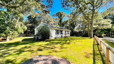 14 Cottage St, Vineyard Haven, MA 02568 - photo 3