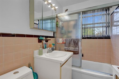 1061 Fenwood Dr unit 3, Valley Stream, NY 11580 - photo 6