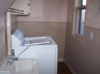 Laundry-Half Bath<|><|>