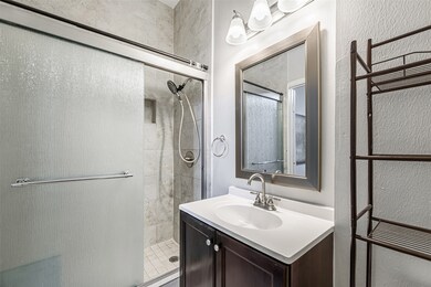 13 Bayou Pointe Dr, Houston, TX 77063 - photo 6