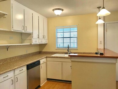 Colony E76 Kitchen2