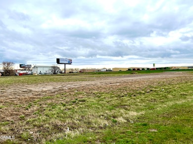 5606 2nd Ave W, Williston, ND 58801 - photo 3