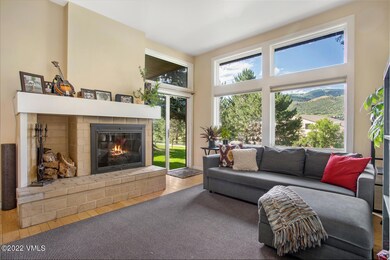 760 W Beaver Creek Blvd-large-002-003-Li