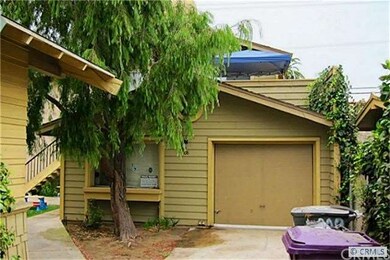 Rear unit with 1 garage