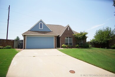 Charming One Level Home on large 1/2 cul-de-sac ba