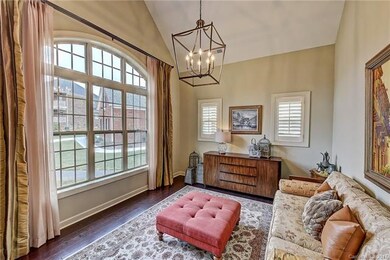Beautiful Palladium Window, Vaulted Ceilings and U