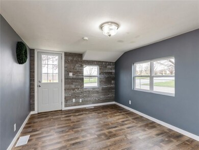 508 S 8th Ave E, Newton, IA 50208 - photo 3