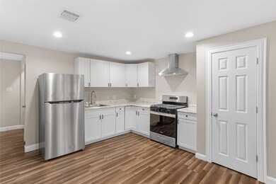 1013 Walnut Ave, Rosenberg, TX 77471 - photo 4