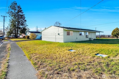 The elementary school is easy to get to via the safety sidewalks along the roads.