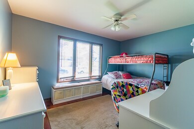 664 N Indiana St, Elmhurst, IL 60126 - photo 2