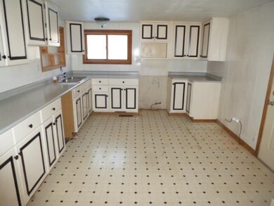 7-Kitchen.JPG