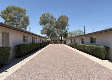 2205 N Madelyn Avenue, 2205