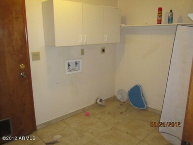 LAUNDY ROOM