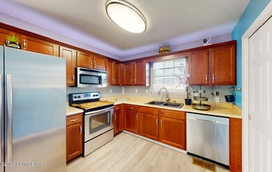 225 Crystal View Ct, Mount Washington, KY 40047 - photo 4