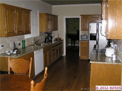 408 N Butternut Ave, Broken Arrow, OK 74012 - photo 2