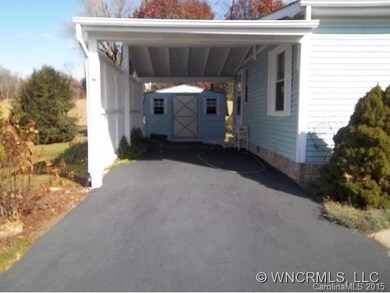 222 Cranbrook Cir, Hendersonville, NC 28792 - photo 2