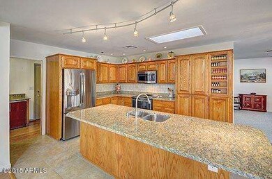 4242 Yucca_1940kitch.jpg