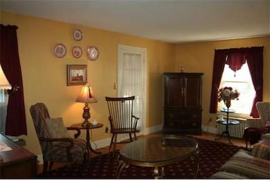 17 Brighton St, Springfield, MA 01118 - photo 3