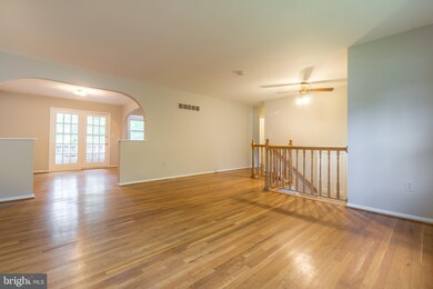 6614 Magnolia Terrace, Lanham, MD 20706 - photo 4