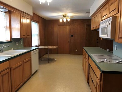 2729 Encino Ave, Bay City, TX 77414 - photo 6