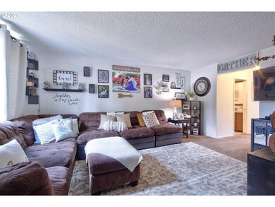 3470 Casteel St unit 3490, Hubbard, OR 97032 - photo 2