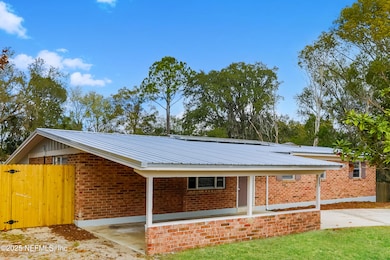 002-photo-front-view-10475501